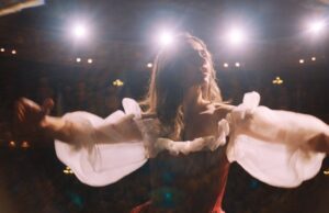 ‘Mozart Mozart’, uma versão glam rock do gênio e de sua irmã talvez mais talentosa, fecha os primeiros negócios de vendas (EXCLUSIVO) 'Mozart Mozart', uma versão glam rock do gênio e de sua irmã talvez mais talentosa, fecha os primeiros negócios de vendas (EXCLUSIVO)