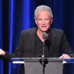 Mulher acusada de perseguir e atacar Lindsey Buckingham, do Fleetwood Mac, é presa