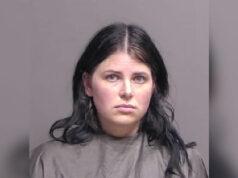 Mulher da Flórida que se passou por enfermeira e tratou mais de 4.400 pacientes sem licença evita pena de prisão Autumn Bardisa posando para uma foto