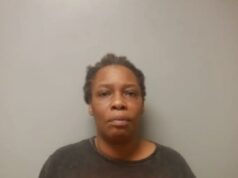 Mulher do Arkansas presa após se recusar a devolver quase US $ 20 mil que recebeu por engano ao empregador: polícia Mulher do Arkansas presa após se recusar a devolver quase US $ 20 mil que recebeu por engano ao empregador: polícia