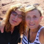 Nancy Pexton (à esquerda) com a irmã Jennifer Abbott em foto tirada nos EUA, compartilhada nas redes sociais