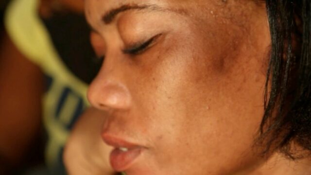 Mulher haitiana julgada pela Bíblia em vez da lei Foco do documentário 'Jó 1:21', vencedor do prêmio Visions du Réel
