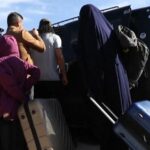 Um grupo de chamadas noivas do ISIS e seus filhos deixaram hoje um acampamento no norte da Síria, na esperança de regressar à Austrália após uma tentativa fracassada de repatriação no início deste ano.