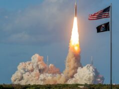 NASA lança Artemis II, sua primeira missão lunar tripulada em meio século O foguete lunar Artemis II da NASA decola do Centro Espacial Kennedy.