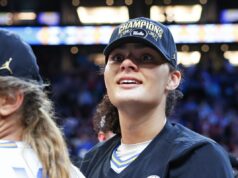 NCAA enfrenta fortes críticas no torneio feminino por causa do estranho momento do troféu NCAA enfrenta fortes críticas no torneio feminino por causa do estranho momento do troféu