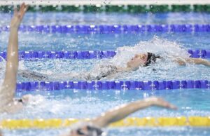 Nadadores russos e bielorrussos poderão competir com bandeira e hino após restrições retiradas pela World Aquatics Nadadores russos e bielorrussos poderão competir com bandeira e hino após restrições retiradas pela World Aquatics
