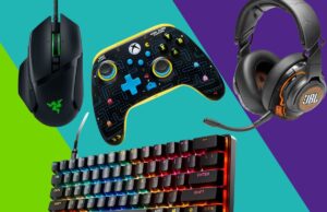 Não perca a Amazon Gaming Week – economize muito em equipamentos de jogos, acessórios e títulos importantes Controlador Xbox preto com design e personagens do labirinto Pac-Man.