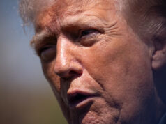 Não presuma que Trump irá TACO sobre as ameaças de crimes de guerra no Irã Uma ponte atingida por ataques aéreos dos EUA na quinta-feira é vista na cidade de Karaj, a oeste de Teerã, Irã, sexta-feira, 3 de abril de 2026. (AP Photo/Vahid Salemi)