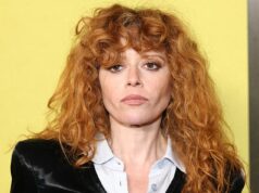 Natasha Lyonne está com o rosto impassível ao ser vista pela primeira vez desde que foi ‘removida do avião’ Natasha Lyonne reapareceu em Manhattan para a estreia de Lorne na quinta-feira, dois dias depois de ter sido removida de um voo da Delta em Los Angeles com destino a Nova York.