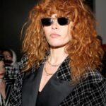 Natasha Lyonne responde a relatos de que foi escoltada para fora do avião no LAX