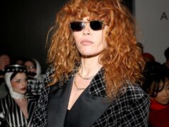 Natasha Lyonne responde a relatos de que foi escoltada para fora do avião no LAX Natasha Lyonne responde a relatos de que foi escoltada para fora do avião no LAX