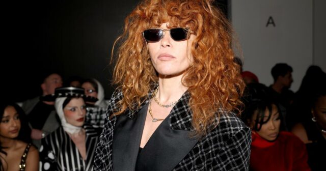 Natasha Lyonne responde a relatos de que foi escoltada para Natasha Lyonne responde a relatos de que foi escoltada para fora do avião no LAX
