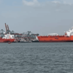 Navios com destino ao Paquistão passam pelo Estreito de Ormuz