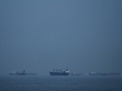 Navios da Marinha dos EUA cruzam o Estreito de Ormuz pela primeira vez em semanas em meio a frágeis negociações de paz com o Irã, diz relatório Navios da Marinha dos EUA cruzam o Estreito de Ormuz pela primeira vez em semanas em meio a frágeis negociações de paz com o Irã, diz relatório