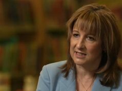 Nenhum resgate de energia para os ‘ricos’, ajuda apenas para as famílias mais pobres e o imposto sobre o combustível NÃO será cortado para os motoristas, alerta Rachel Reeves Rachel Reeves sugeriu que o imposto sobre o combustível não será reduzido para ajudar motoristas desesperados - já que ela insistiu que os resgates de energia não irão para os 'ricos'