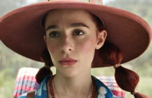 Netflix encerra especulações sobre a terceira temporada de ‘One Piece’ A woman with red hair and a red, wide-brimmed hat