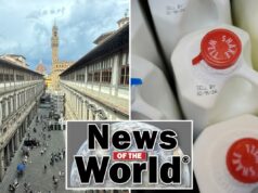 News of the World: O que você perdeu esta semana internacionalmente Vista do pátio interno do Museu Uffizi em Florença, Itália, com pessoas no térreo.