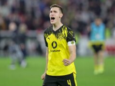 Nico Schlotterbeck faz a última decisão sobre o futuro do Borussia Dortmund em meio a ligações com o Man Utd Nico Schlotterbeck faz a última decisão sobre o futuro do Borussia Dortmund em meio a ligações com o Man Utd