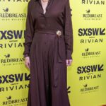 Lisa Kudrow afirmou que 'ninguém se importava' com ela em meio ao sucesso de Friends, enquanto seus colegas de elenco recebiam contratos lucrativos de filmes