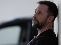 Noah Wyle revela sua proposta original sobre como a segunda temporada de ‘The Pitt’ deve começar e terminar Dr. Robby segura a bebê Jane Doe na cena final de