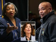 Nova proposta tributária de Hochul estimula negociações orçamentárias, mas acordo improvável esta semana Os membros da Assembleia representam o Juramento de Fidelidade na Câmara da Assembleia no Capitólio do Estado de Nova York.