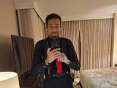 Nova selfie arrepiante de quarto de hotel do suposto atirador de Trump revelada enquanto imagens chocantes revelam o momento exato em que o Serviço Secreto abriu fogo Uma nova selfie arrepiante do 'suposto assassino' do acusado Donald Trump, Cole Tomas Allen, foi divulgada por promotores federais