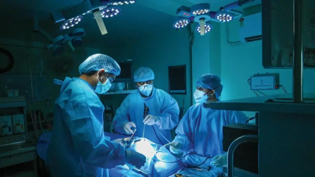 Novo estudo diz que 8 em cada 10 indianos não têm segurança financeira para emergências médicas
