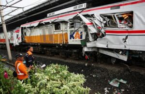 Número de acidentes de trem na Indonésia sobe para 14 enquanto equipes de resgate concluem a evacuação Yahoo news home