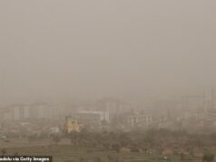 Nuvem de poeira do Saara cobre Chipre, gerando alerta meteorológico vermelho após engolir a vizinha Creta Um espesso tapete de poeira do Saara assentou na ilha de Chipre, depois de ter sido soprado através do Mediterrâneo a partir do norte da África