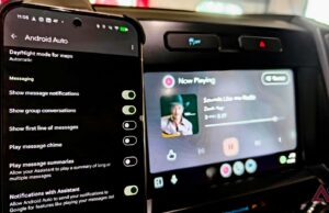 O Android Auto pode finalmente resolver seu problema com alarmes Um SUV prateado em frente ao logotipo do Android Auto em um fundo geométrico verde e azul