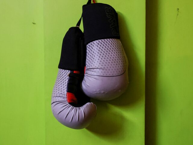 O Boxe Mundial permite que boxeadores russos e bielorrussos compitam como neutros
