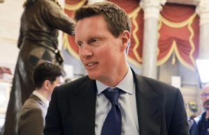 O CEO da Paramount, David Ellison, não comparecerá à audiência do Senado sobre o acordo WBD devido ao funeral da família O CEO da Paramount, David Ellison, não comparecerá à audiência do Senado sobre o acordo WBD devido ao funeral da família