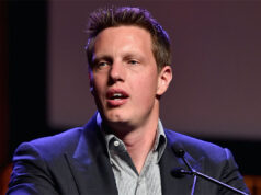 O CEO da Paramount, David Ellison, não pode comparecer à audiência do Senado sobre a fusão da Warner Bros. por causa da morte na família, afirma a empresa David Ellison