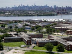 O Conselho de Nova York quer facilitar o voto dos presidiários de Rikers – mas as autoridades penitenciárias dizem que isso criará enormes problemas O Conselho de Nova York quer facilitar o voto dos presidiários de Rikers – mas as autoridades penitenciárias dizem que isso criará enormes problemas