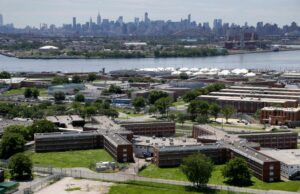 O Conselho de Nova York quer facilitar o voto dos presidiários de Rikers – mas as autoridades penitenciárias dizem que isso criará enormes problemas O Conselho de Nova York quer facilitar o voto dos presidiários de Rikers – mas as autoridades penitenciárias dizem que isso criará enormes problemas