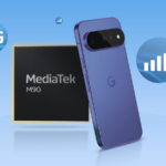 Uma mão segurando um smartphone Google Pixel azul com um ícone de alerta e ícones representando câmera, áudio e bugs.