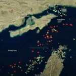 O site de rastreamento MarineTraffic mostra vários navios que parecem estar se movendo pela hidrovia
