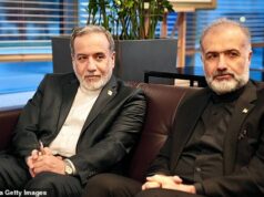 O Irã oferece acordo sobre o Estreito de Ormuz, mas ataca os EUA enquanto o ministro das Relações Exteriores se encontra com Putin hoje – Atualizações ao vivo ST. PETERSBURGO, RÚSSIA - 27 DE ABRIL: (---- SOMENTE PARA USO EDITORIAL - CRÉDITO OBRIGATÓRIO - 'MINISTÉRIO EXTERIOR IRANIANO / APOSTILA' - SEM MARKETING, SEM CAMPANHAS DE PUBLICIDADE - DISTRIBUÍDAS COMO SERVIÇO AOS CLIENTES ----) O Ministro das Relações Exteriores iraniano, Abbas Araghchi (L), chega a São Petersburgo para negociações diplomáticas em 27 de abril, 2026 em São Petersburgo, Rússia, em 27 de abril de 2026. (Foto do Ministério das Relações Exteriores do Irã / Folheto / Anadolu via Getty Images)