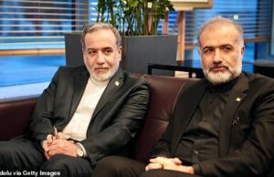 O Irã oferece acordo sobre o Estreito de Ormuz, mas ataca os EUA enquanto o ministro das Relações Exteriores se encontra com Putin hoje – Atualizações ao vivo ST. PETERSBURGO, RÚSSIA - 27 DE ABRIL: (---- SOMENTE PARA USO EDITORIAL - CRÉDITO OBRIGATÓRIO - 'MINISTÉRIO EXTERIOR IRANIANO / APOSTILA' - SEM MARKETING, SEM CAMPANHAS DE PUBLICIDADE - DISTRIBUÍDAS COMO SERVIÇO AOS CLIENTES ----) O Ministro das Relações Exteriores iraniano, Abbas Araghchi (L), chega a São Petersburgo para negociações diplomáticas em 27 de abril, 2026 em São Petersburgo, Rússia, em 27 de abril de 2026. (Foto do Ministério das Relações Exteriores do Irã / Folheto / Anadolu via Getty Images)