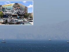 O Irão ameaça ‘destruir’ os navios que passam pelo Estreito de Ormuz – apesar do pacto de cessar-fogo Vários barcos na costa da província de Musandam, com vista para o Estreito de Ormuz.