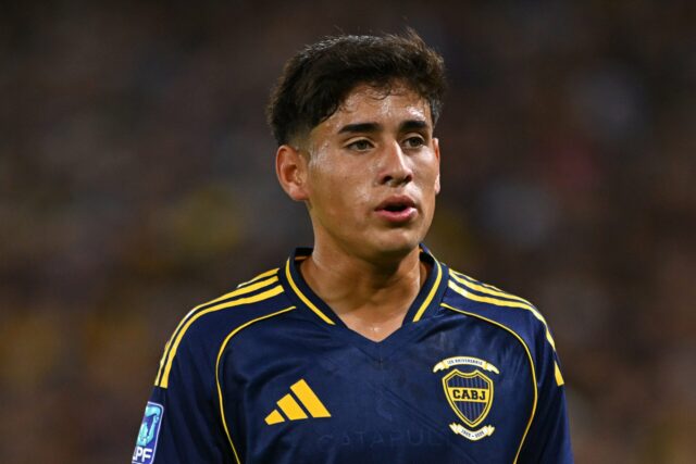 O Manchester United quer contratar o garoto-prodígio do Boca Juniors, que Carlos Tevez avalia muito
