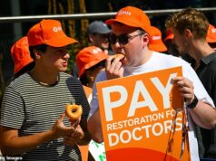 O NHS deve reformular o pessoal para se tornar menos dependente de médicos em greve “não confiáveis”, diz o executivo-chefe A greve da próxima semana será a 15ª rodada de greves de médicos residentes na Inglaterra desde 2023.