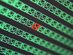 O Sri Lanka divulgou outro pagamento perdido, dias depois que hackers entregaram US$ 2,5 milhões de seu Ministério das Finanças red email envelope in a sea of green email envelopes