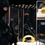 O antigo capacete romeno dourado de valor inestimável retornou ao país após invasão ao museu holandês