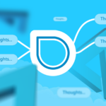 Uma mesa com laptop e outros itens de escritório, com o logotipo NotebookLM no centro.