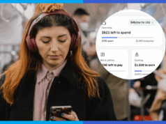 O aplicativo que encontra o dinheiro que você esqueceu que estava gastando Mulher ruiva, usando fones de ouvido, olhando para o telefone em um trem.