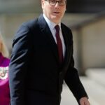 O primeiro-ministro no Museu Britânico na terça-feira. Rachaduras estão aparecendo no gabinete de Keir Starmer enquanto ele sofre pressão crescente por causa do caso Peter Mandelson