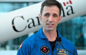 O astronauta canadense Joshua Kutryk anunciou como parte de uma tripulação rumo à Estação Espacial Internacional Ícone de conversão de texto em fala
