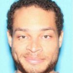 Cole Tomas Allen, 31 anos, professor de Torrance, Califórnia, é o suspeito de atirar no Jantar dos Correspondentes da Casa Branca. Ele zombou da falta de segurança do evento em seu manifesto