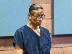 O ator de Dances With Wolves, Nathan Chasing Horse, é condenado à prisão perpétua após condenação por agressão sexual O ator de Dances With Wolves, Nathan Chasing Horse, foi condenado à prisão perpétua depois de ser condenado por agredir sexualmente mulheres e meninas indígenas no início deste ano; retratado em fevereiro de 2023 em Las Vegas